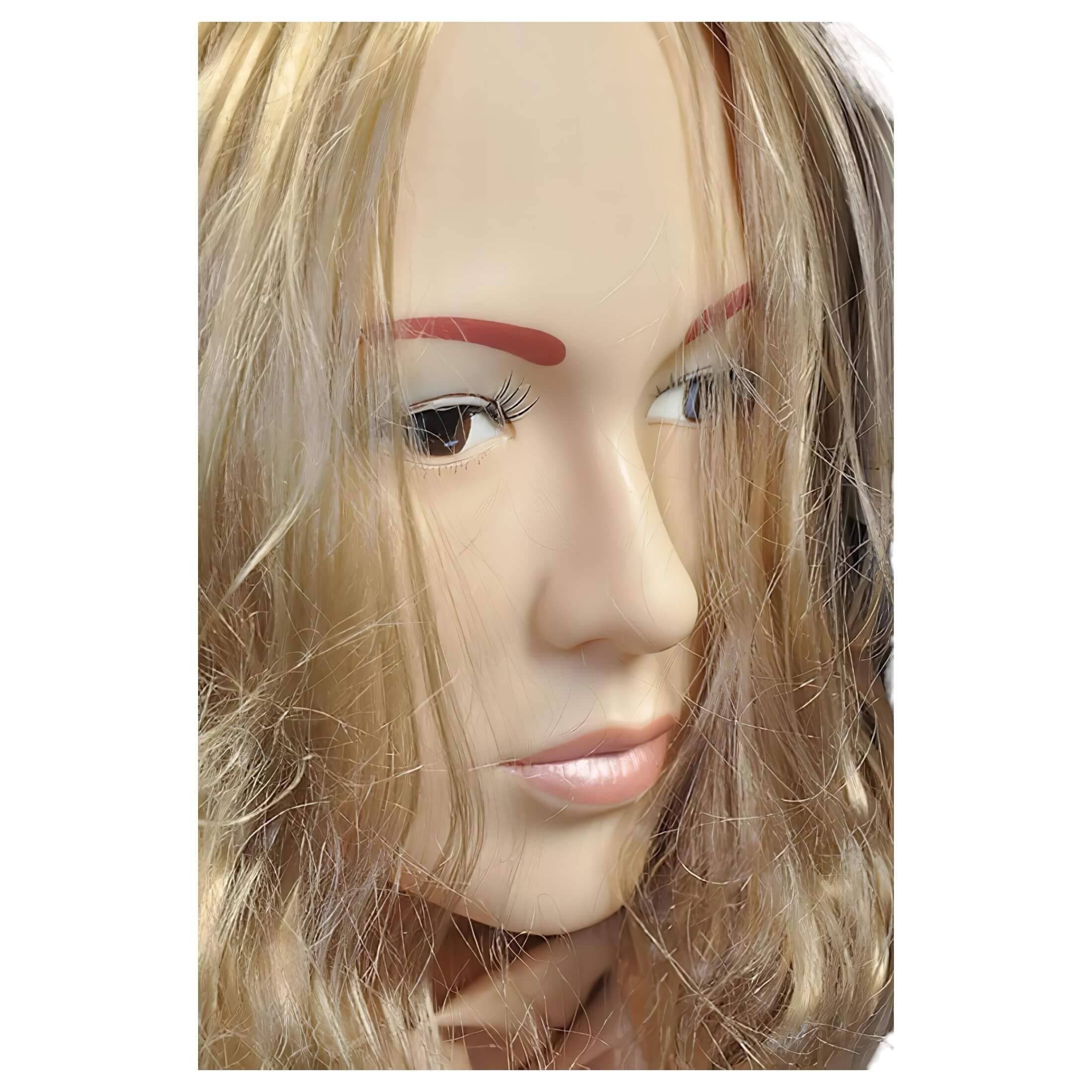 Antonya Vidra - guminő félig felhúzott lábbal #3